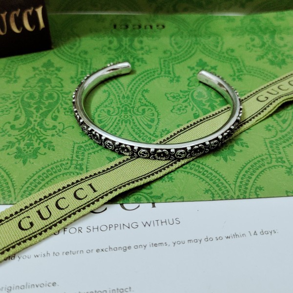 𝐆𝐮𝐜𝐜𝐢 Cosmogonie collection reinterprets interlocking G and other key graphic elements