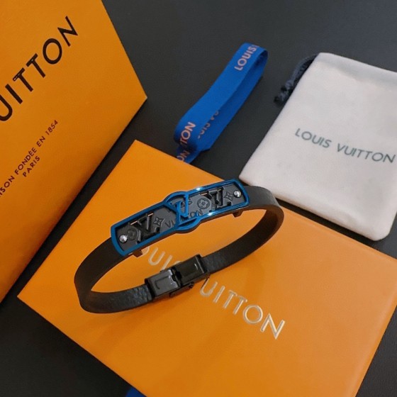 Louis Vuitton Cowhide bracelet, couple's style, length 22cm, adjustable and changeable