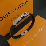 Louis Vuitton Cowhide bracelet, couple's style, length 22cm, adjustable and changeable