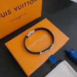 Louis Vuitton Cowhide bracelet, couple's style, length 22cm, adjustable and changeable
