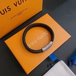Louis Vuitton Cowhide bracelet, couple's style, length 22cm, adjustable and changeable