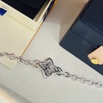 Louis Vuitton Four-leaf clover bracelet in platinum and sterling silver