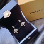 Louis Vuitton Lv new flower stud earrings