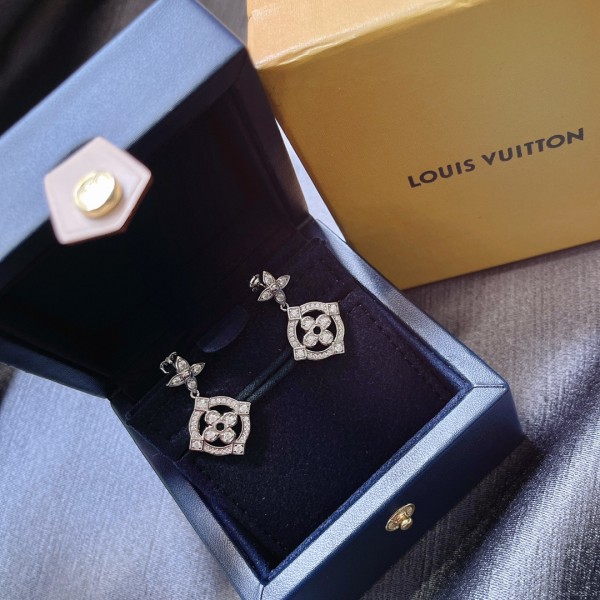 Louis Vuitton Lv new flower stud earrings