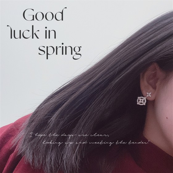 Louis Vuitton Lv new flower stud earrings