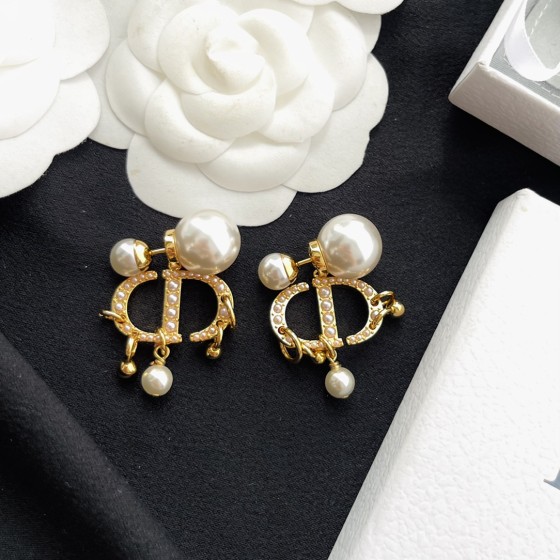 Dior new CD size pearl earrings