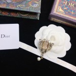 Dior CD letter pearl brooch