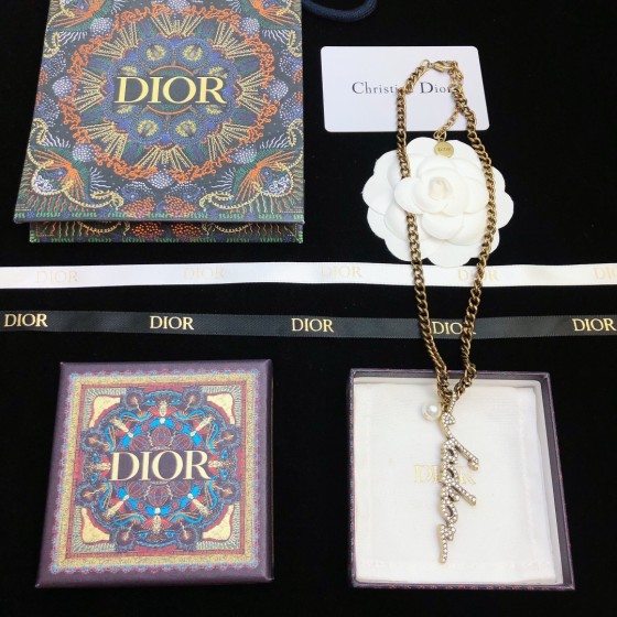 Dior new CD letter necklace