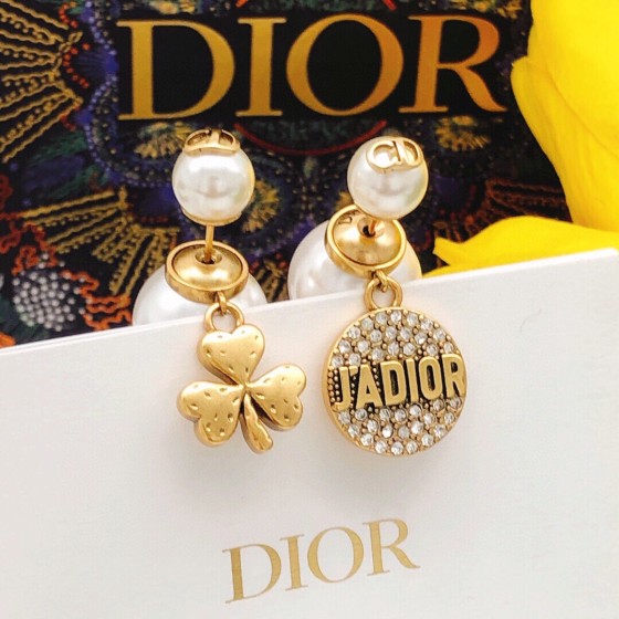 Dior Clover Letter Size Bead Stud Earrings