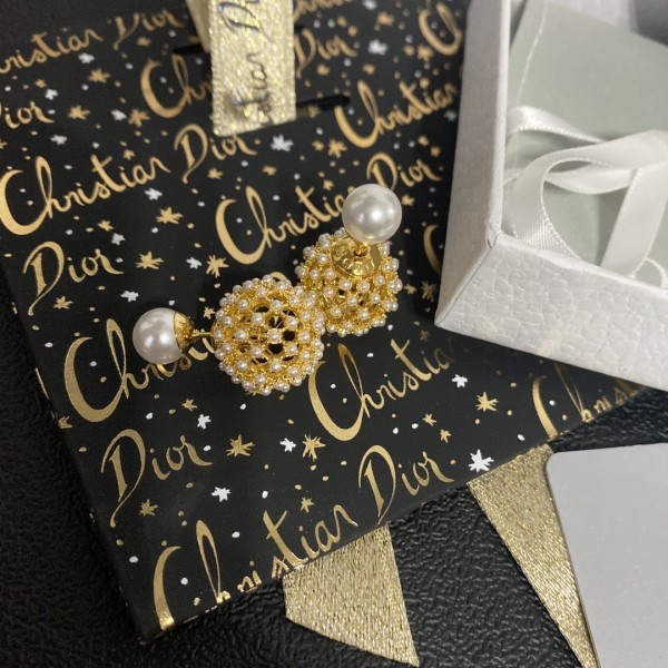 Dior Letter Size Baby's Breath Rice Bead Stud Earrings