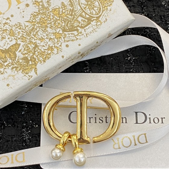Dior CD brooch