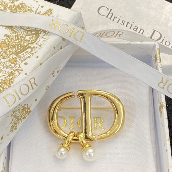 Dior CD brooch