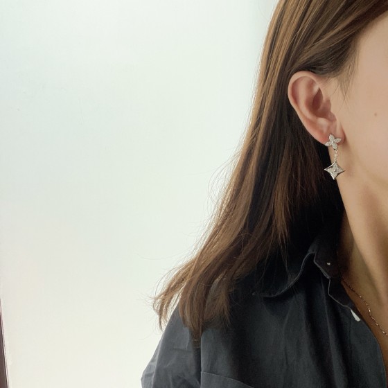 Louis Vuitton Double floral full diamond ear claps in platinum and rose gold in sterling silver