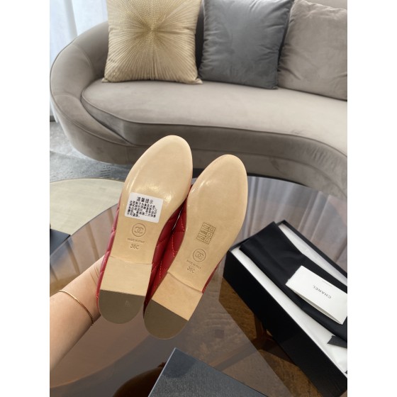 CHANEL ballerinas are timeless classics. Stay elegant Imported water-dyed sheepskin