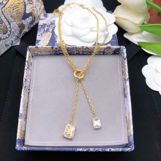 Dior necklace