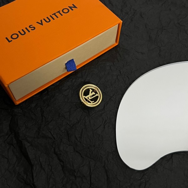 Louis Vuitton Lv brooch