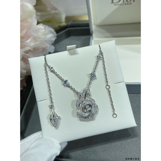 Dior necklace