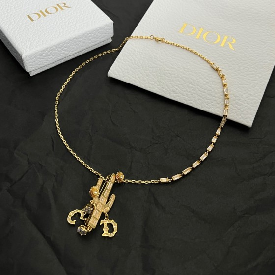 Dior necklace
