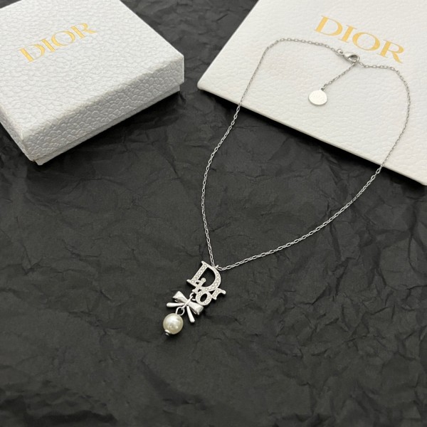 Dior necklace