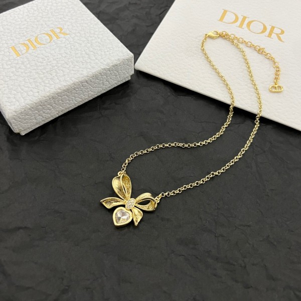 Dior necklace