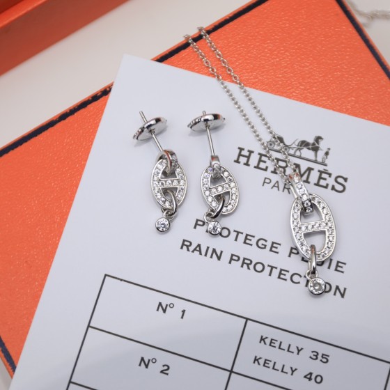 Hermes necklace