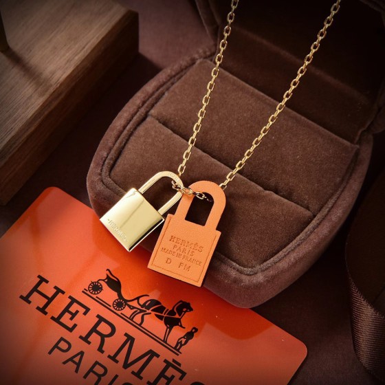Hermes necklace