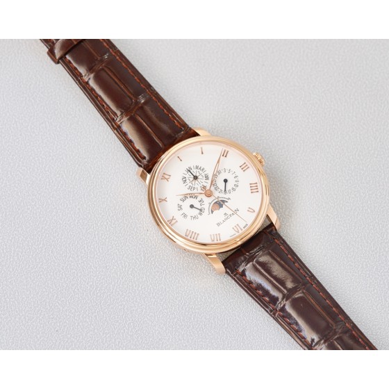 Blancpain - This functional watch comes from the classic Blancpain collection