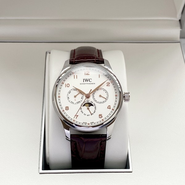 IWC- Vanguard - Men's Watch Mechanical Automatic Movement Mineralized Glass 316L Stainless Steel Case