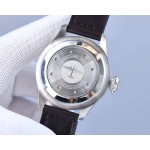 IWC- Presented in a purer design Built-in automatic mechanical movement