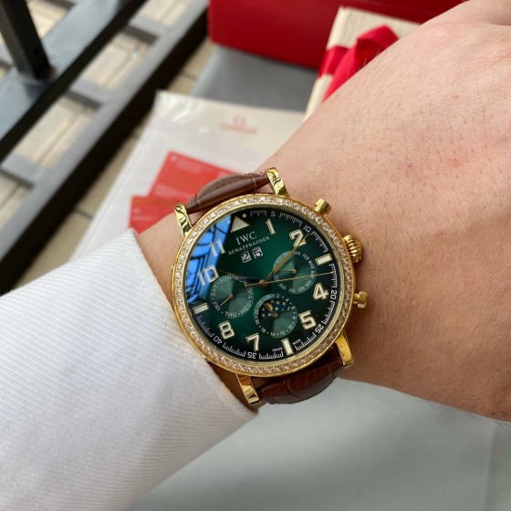 IWC- Fine men's watches Fully automatic mechanical movement, top 316 steel case and strap