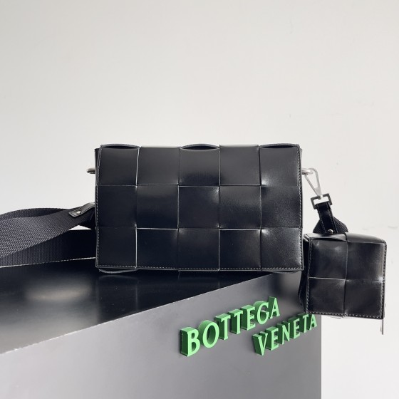 Bottega Veneta bv 2-in-1 cassette #741777