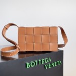 Bottega Veneta bv Cassette embroidered thread five compartment leather handbag Brown wood #758105