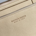 Bottega Veneta bv torte bag in oatmeal large #609175