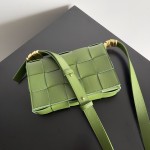 Bottega Veneta Cassette 5-panel lychee print green pepper #666870