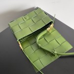 Bottega Veneta Cassette 5-panel lychee print green pepper #666870