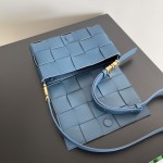 Bottega Veneta Cassette 5-panel lychee print dark blue #666870