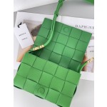 Bottega Veneta Cassette 5-panel lychee pattern Parrot Green #666870