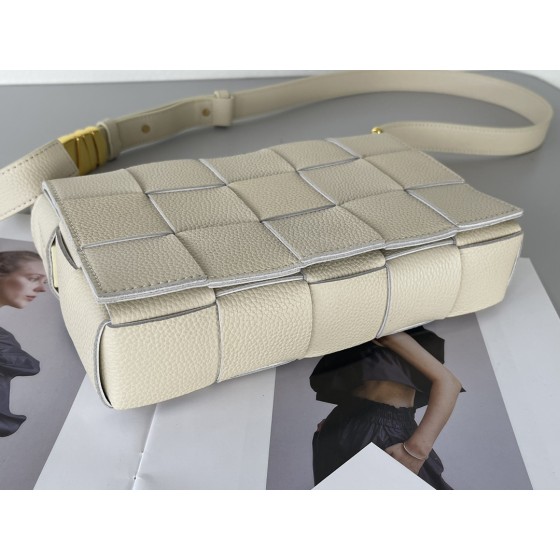 Bottega Veneta Cassette 5-panel lychee print white #666870