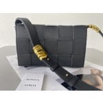 Bottega Veneta Cassette 5-panel lychee print black #666870