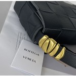 Bottega Veneta Cassette 5-panel lychee print black #666870