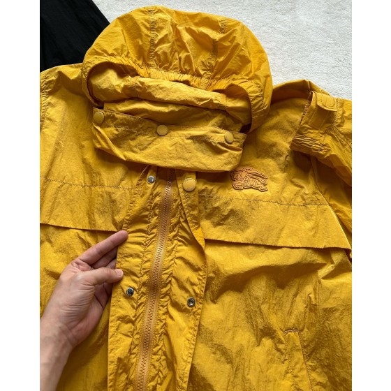 Burberry...Explosive new series of three-color horse knight jackets