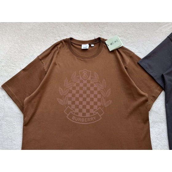 Burberry…checkerboard print round neck short sleeves