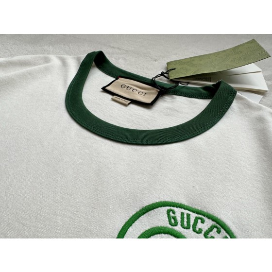 Gucci...Green Collar Contrasting Color Green Embroidered Round Neck Short Sleeves