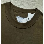 Gucci... new four-color rivet T-shirt