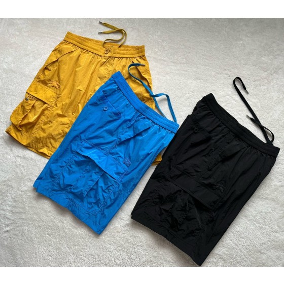 Burberry...New series of explosive three-color horse knight jackets