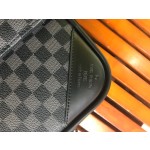 LOUIS VUITTON trapezoidal pull rod