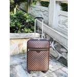 LOUIS VUITTON trapezoidal pull rod