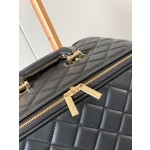 Western Europe 𝗖𝗛𝗔𝗡𝗘𝗟 Classic Rhombus Large Double C Trolley Case