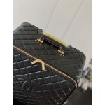 Western Europe 𝗖𝗛𝗔𝗡𝗘𝗟 Classic Rhombus Large Double C Trolley Case