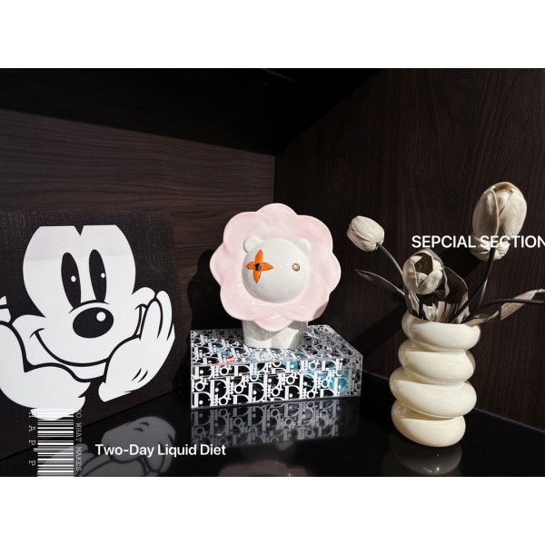 Can store coins Piggy bank